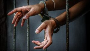 man_falls_in_love_with_female_prison_officer_in_singapore