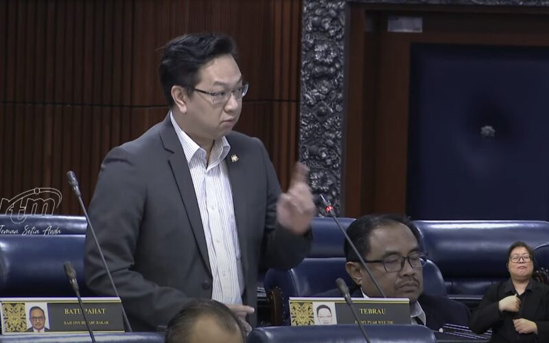 singaporeans-not-that-fluent-in-english-says-malaysian-Member-of-parliament